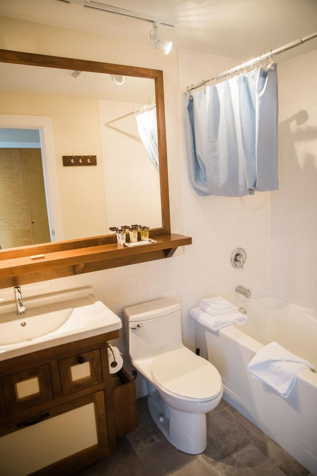 Island Village Properties At Fred Tibbs Tofino Luaran gambar
