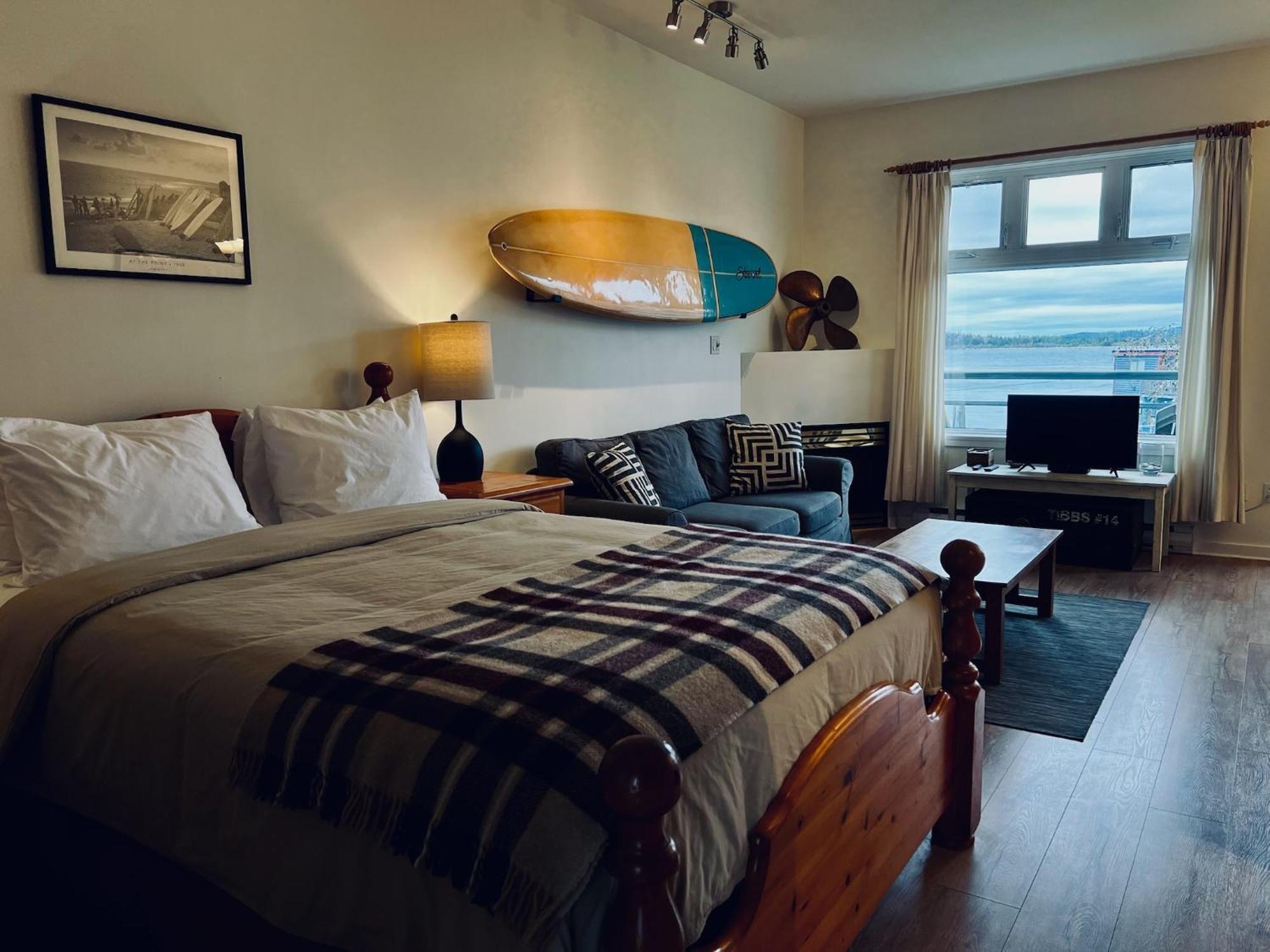 Island Village Properties At Fred Tibbs Tofino Bilik gambar
