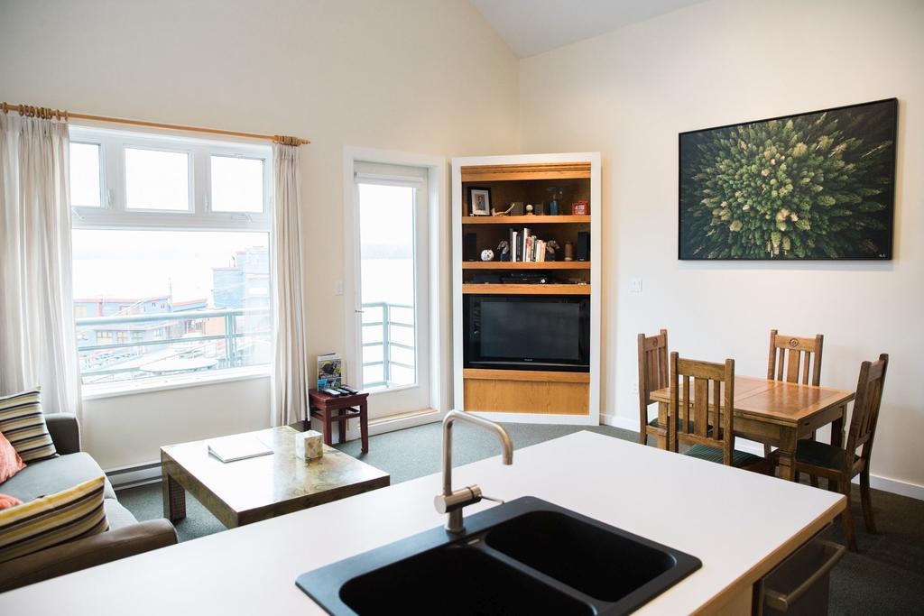 Island Village Properties At Fred Tibbs Tofino Luaran gambar