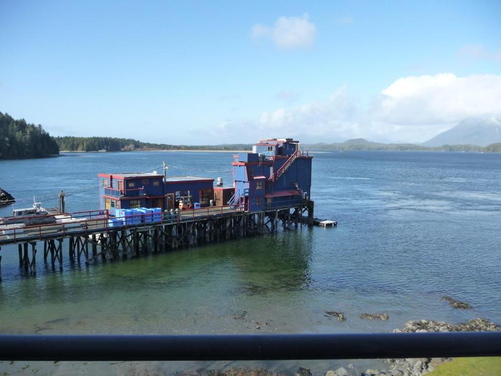 Island Village Properties At Fred Tibbs Tofino Bilik gambar