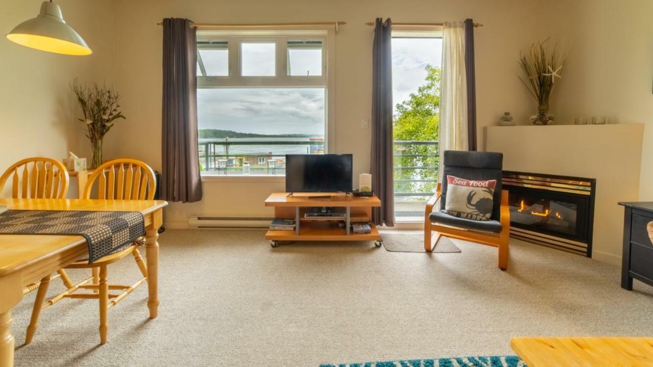 Island Village Properties At Fred Tibbs Tofino Bilik gambar