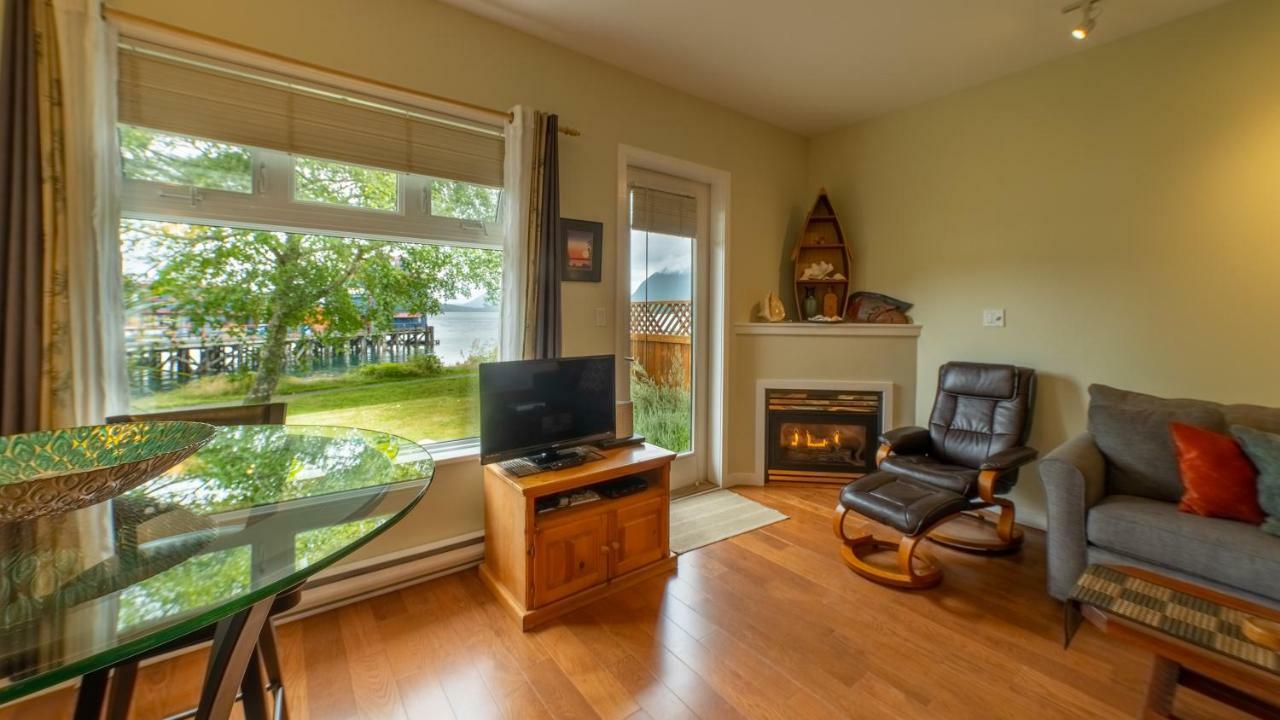 Island Village Properties At Fred Tibbs Tofino Bilik gambar